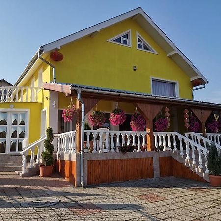 Hotel Stars Livezeni Ivanesti Esterno foto