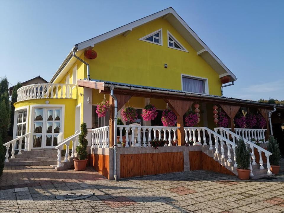 Hotel Stars Livezeni Ivanesti Esterno foto