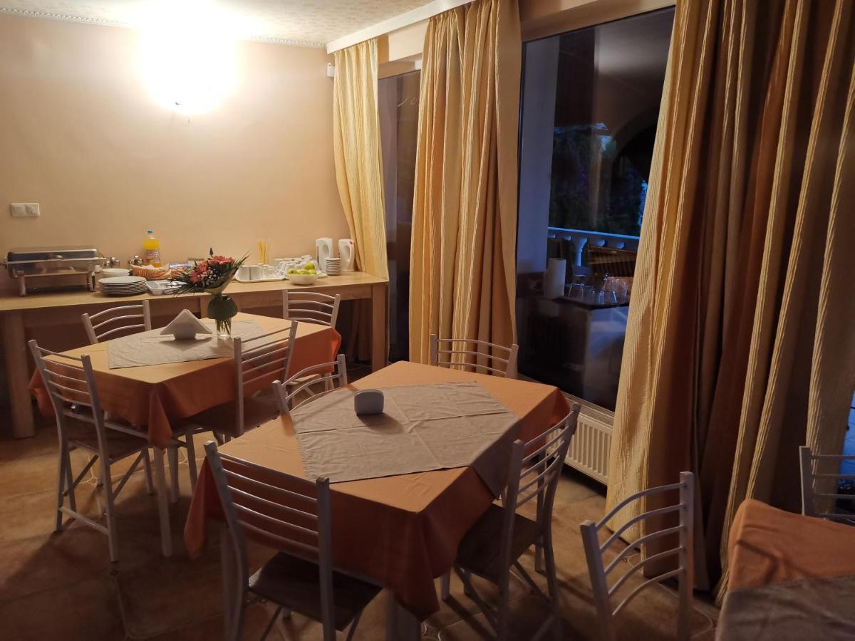 Hotel Stars Livezeni Ivanesti Esterno foto