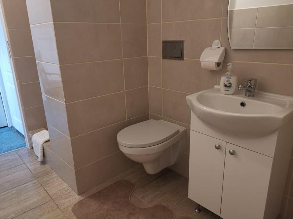 Hotel Stars Livezeni Ivanesti Esterno foto