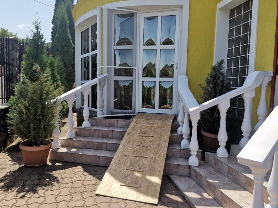 Hotel Stars Livezeni Ivanesti Esterno foto